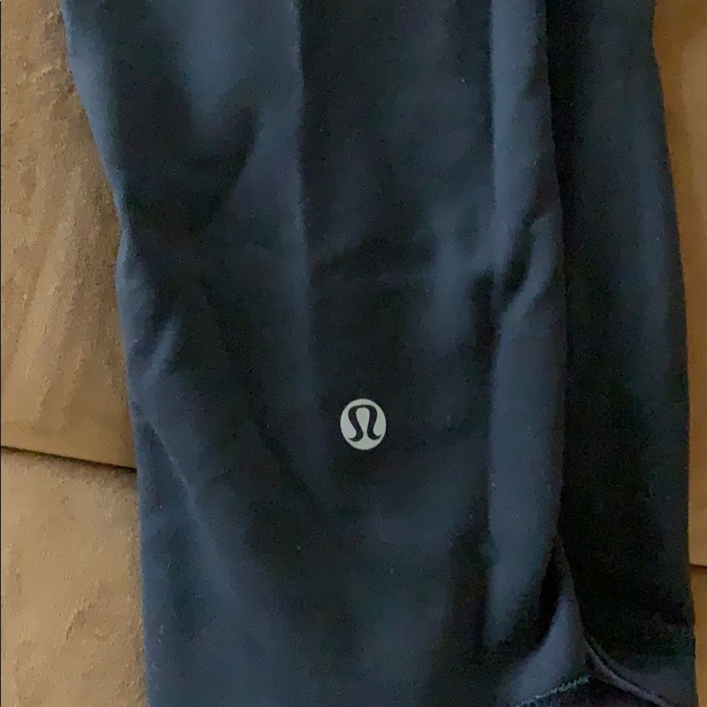 Lululemon - Picture 2 of 4